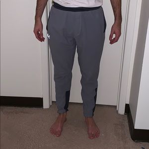 Men’s gray sweatpants